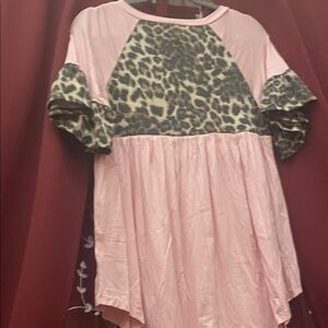 EMERALD. PINK and Brown Leopard Print  ruffled blouse Sz S  NWOT